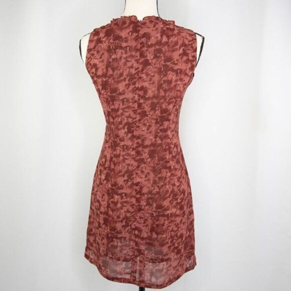 Vintage floral print sleeveless sheath dress with ruffle neck detail - Picture 10 of 16